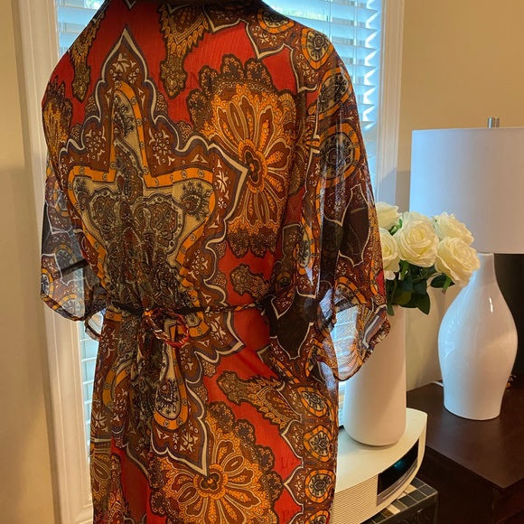 Beautiful blouse! Nice and rich combination color - Picture 3 of 8